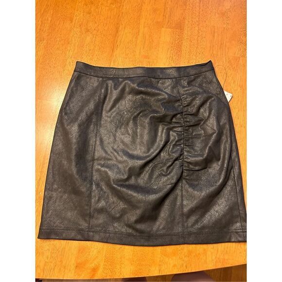 Free People NWT rumi ruched faux leather mini skirt Small $78 - Picture 4 of 7